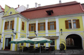 Гостиница Ferdinand Apartments  Медиаш